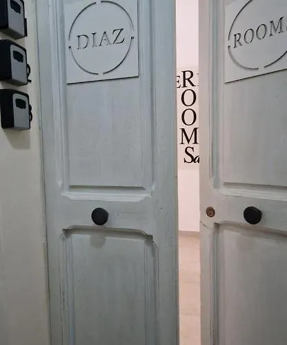 Diaz Rooms